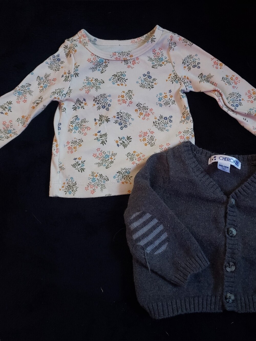 Mixed Newborn Baby Girl Clothing Bundle - Picture 2 of 4